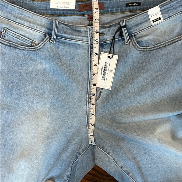 NWT Judy Blue Light Wash Slit Hem mid rise Bootcut SIZE 20W - Picture 8 of 12